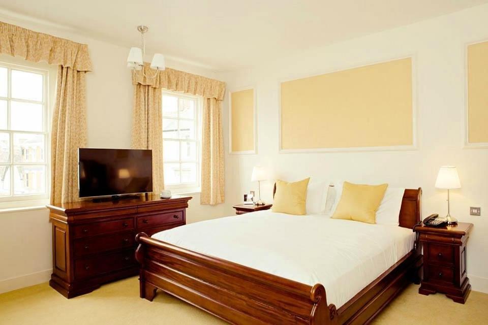 Kings Arms Hotel バイチェスター エクステリア 写真